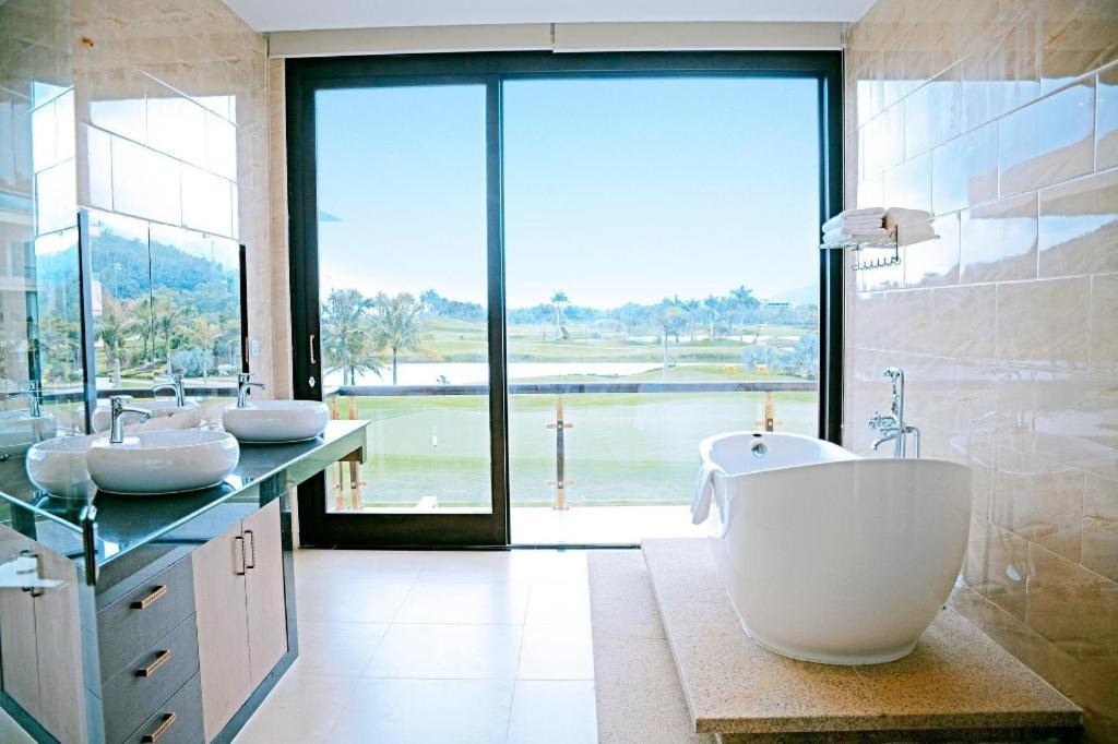 Diamond Bay Golf and Villas photo 3