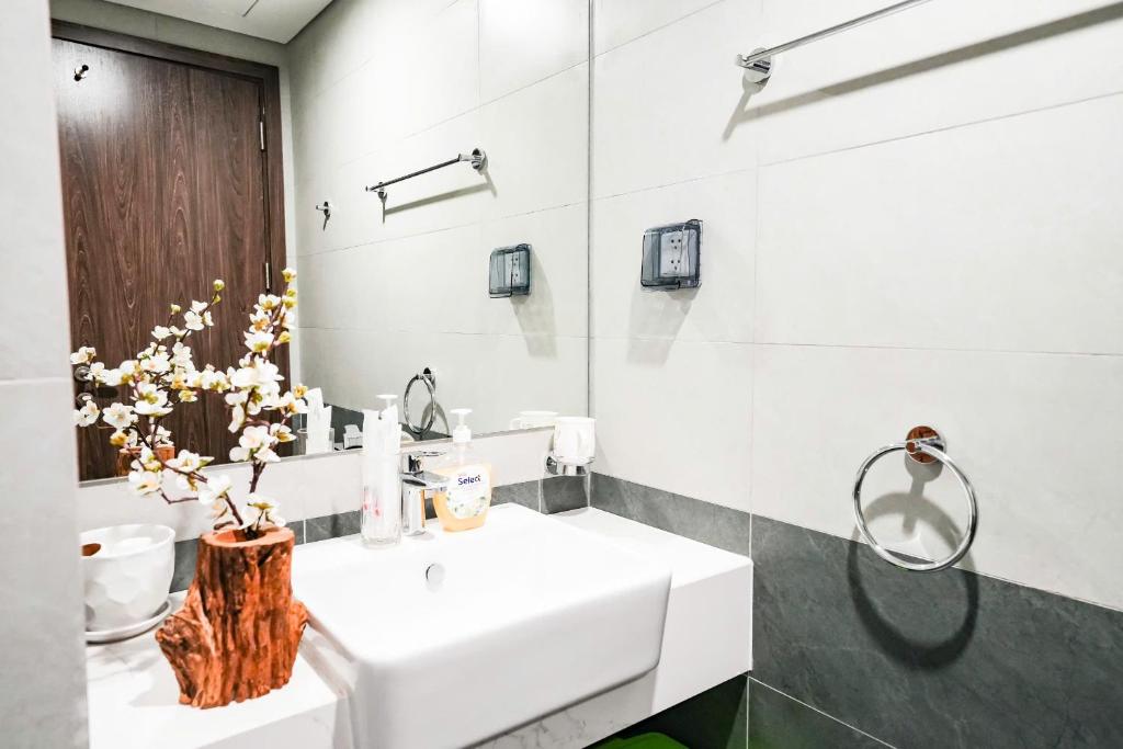 Shi House -Luxury 2BR BE2 Apartment Vinhomes Grand Park photo 3