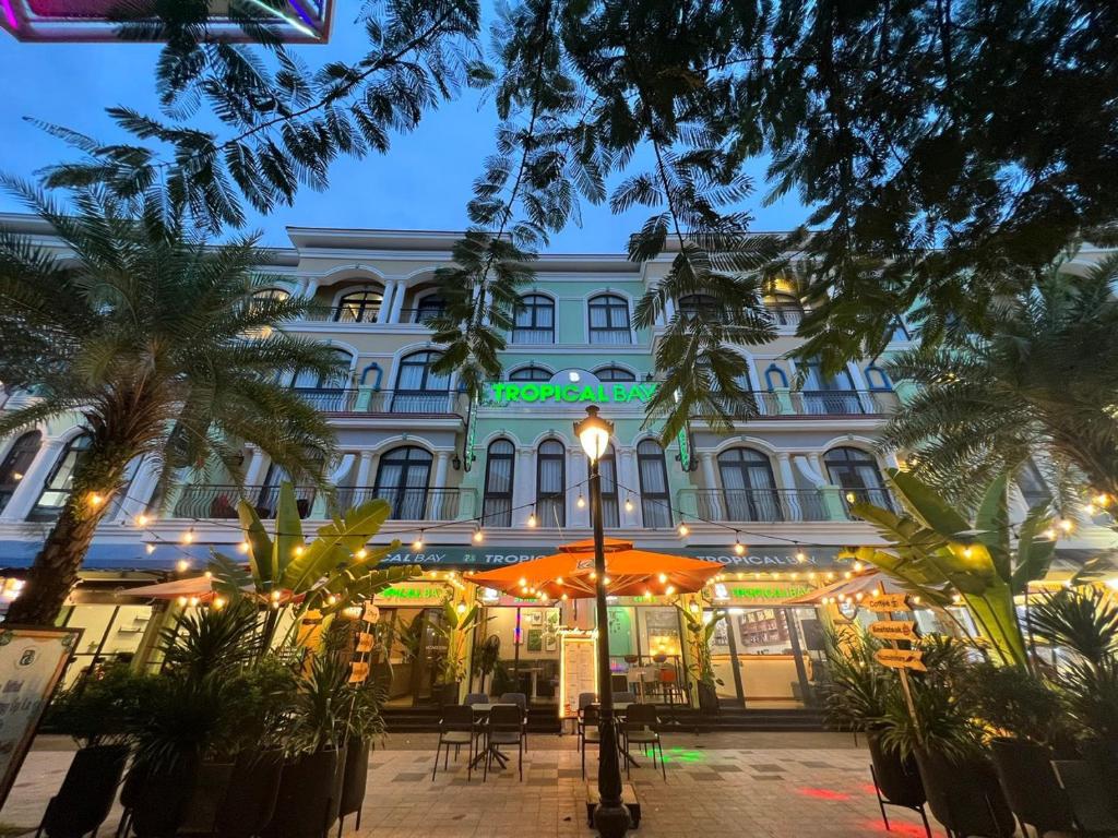 Tropical Bay Grand World Phu Quoc — photo 1