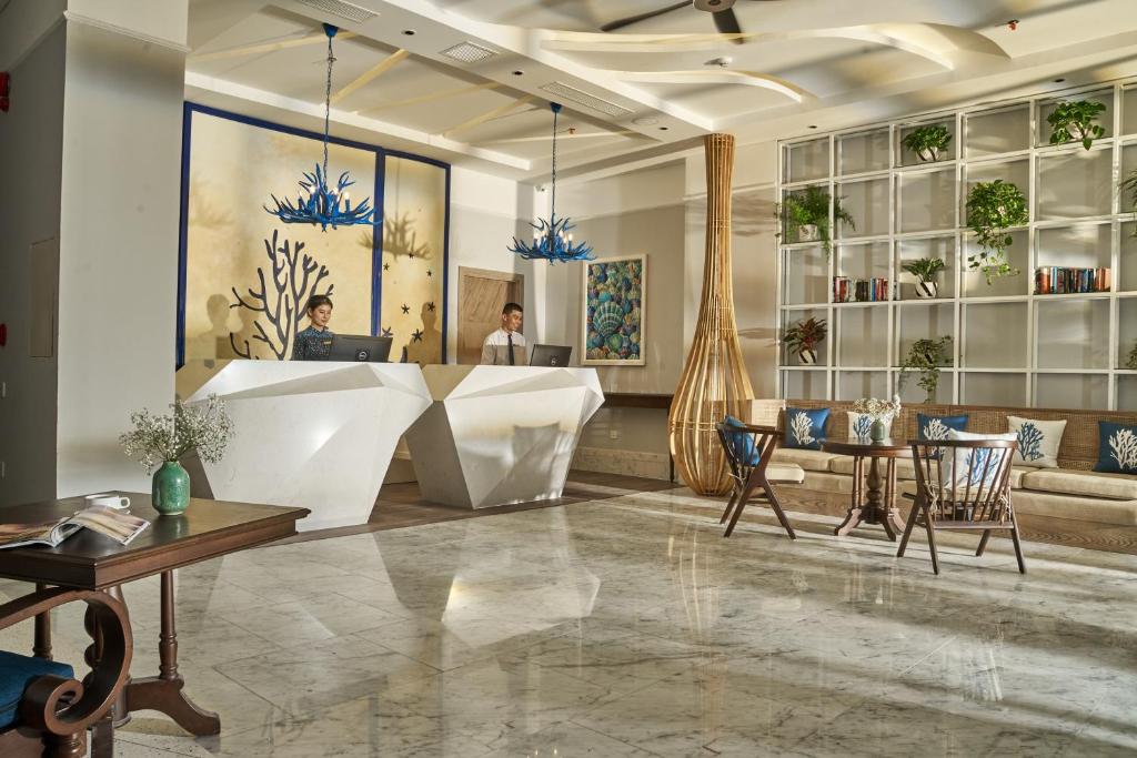 Sofiana My Khe Hotel & Spa - Rooftop Pool Bar - Free 01 Draught Beer and 20-minute Spa per Room photo 2