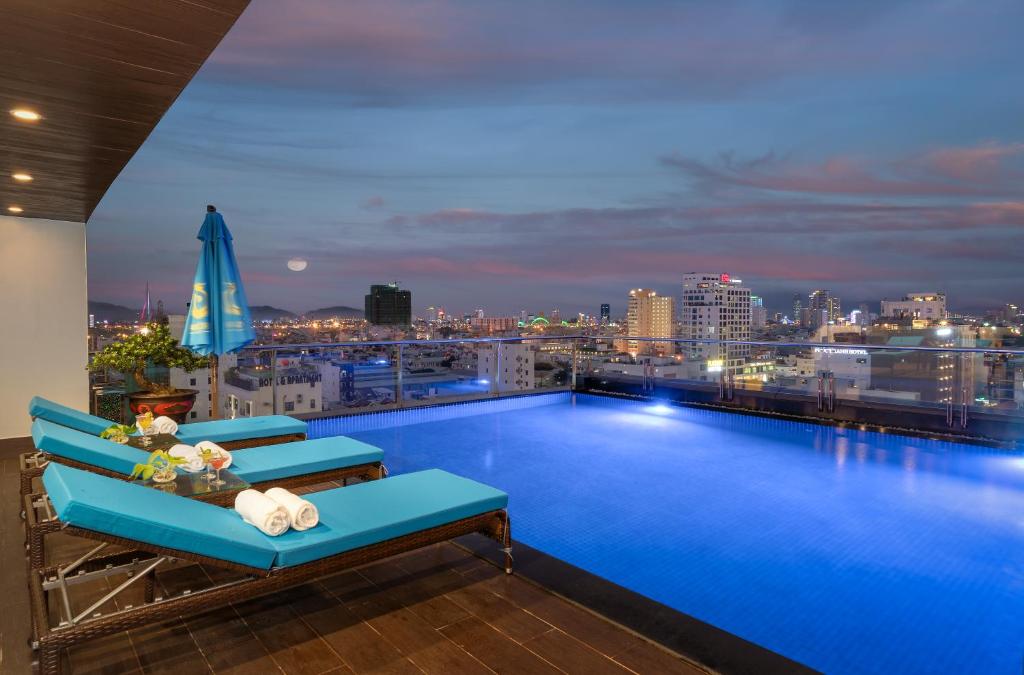 Sana Da Nang Beach Hotel — photo 1