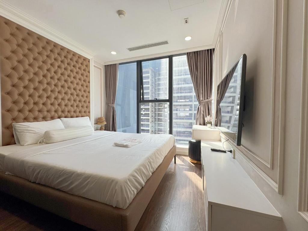 Timeless Elegance Apartment photo 2