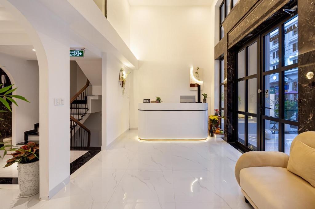 The Royal Hotel & Apartment - Phu My Hung photo 3