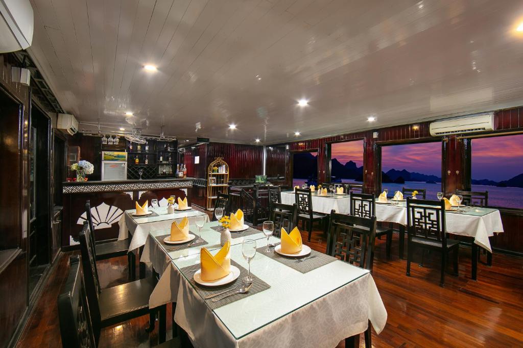 Fantasea Imperial Cruise photo 3