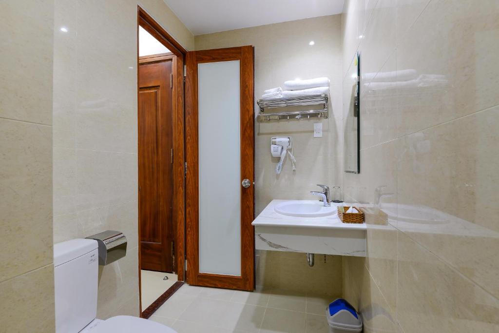 Royal Hotel District 2 photo 3