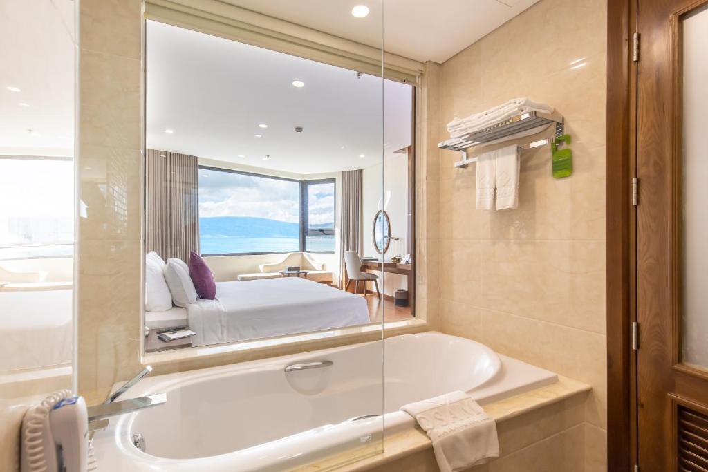 Rosamia Da Nang Hotel - My Khe Beachfront Luxury photo 2