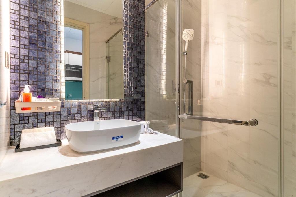 De Lux Central Studio next Hyatt photo 3