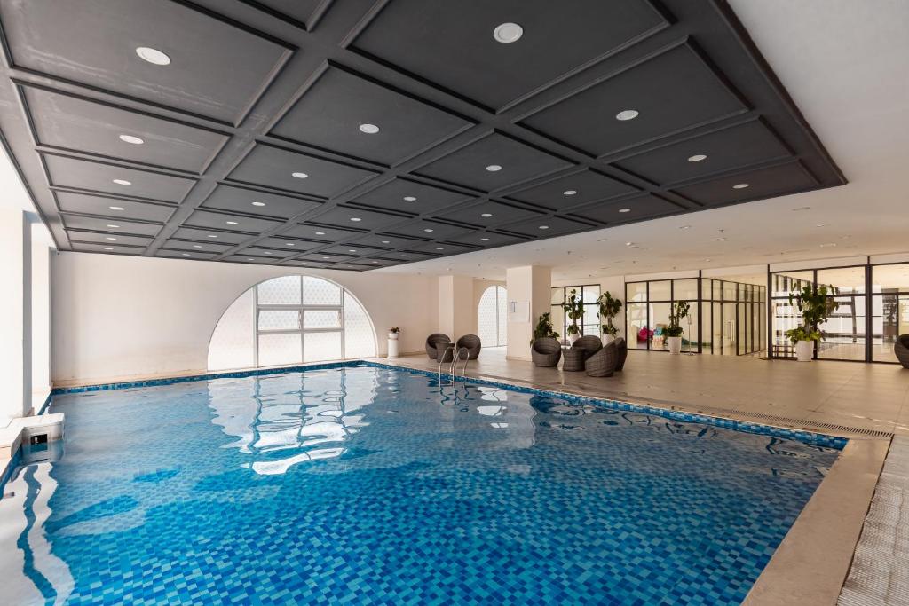 Spacious 4BR apat at Saigon Centre with pool photo 3