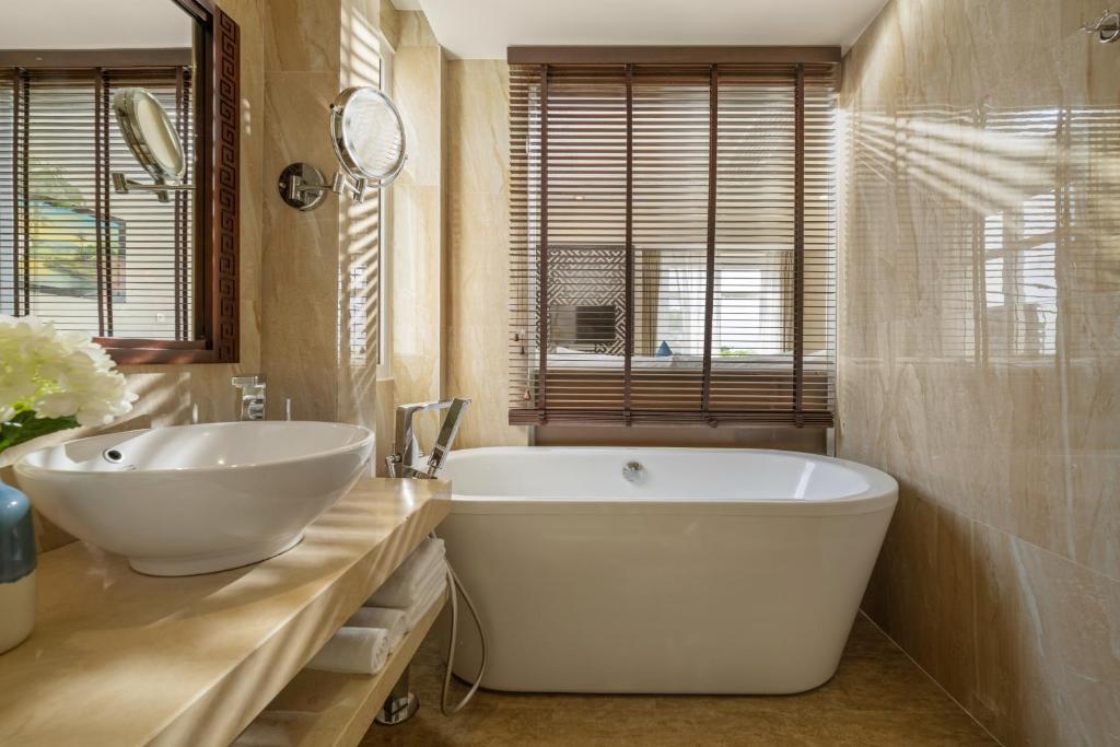 Royal Riverside Hoi An Hotel & Spa photo 3