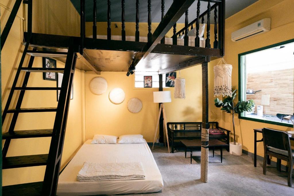 Stay&Chill - S.5 - Nostalgic studio near Bui Vien — photo 1