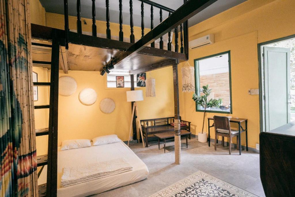 Stay&Chill - S.5 - Nostalgic studio near Bui Vien photo 2
