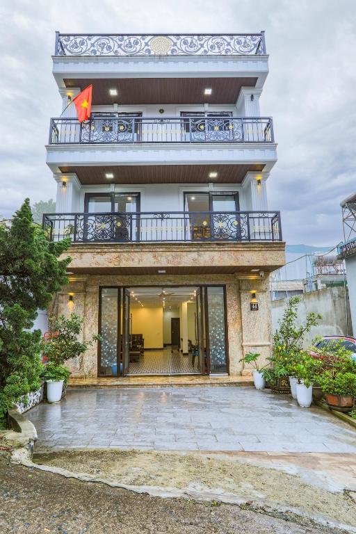 Tom Central Homestay — photo 1