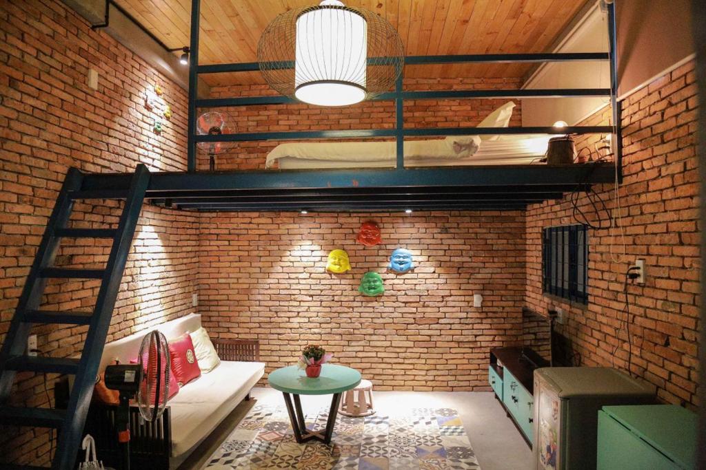 Stay&Chill - S.1: Ancient studio nearby Bui Vien — photo 1