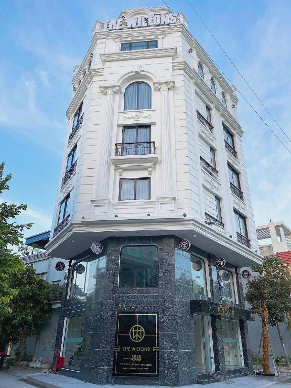 The wiltons hotel — photo 1
