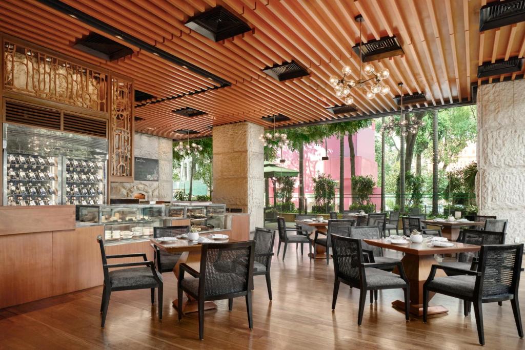 JW Marriott Hotel and Suites Saigon photo 3