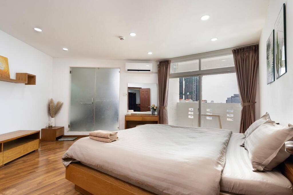 Spacious 2 br at city center 1st district photo 2