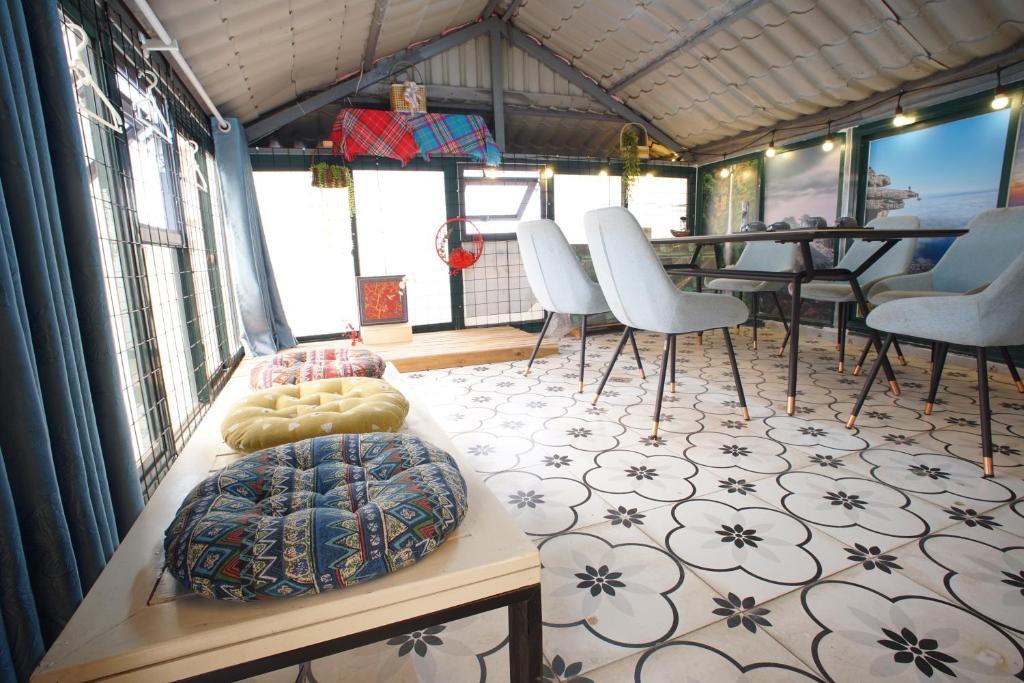 SIMI Old Quarter 5-Story 4Studios 4BRs 6Beds for 10 & Rooftop photo 3