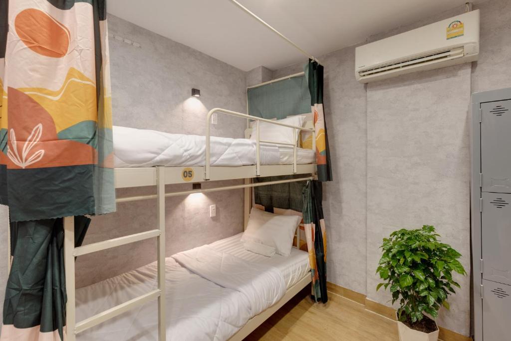 Saigon Authentic Alley Hostel - Local Vibes photo 2