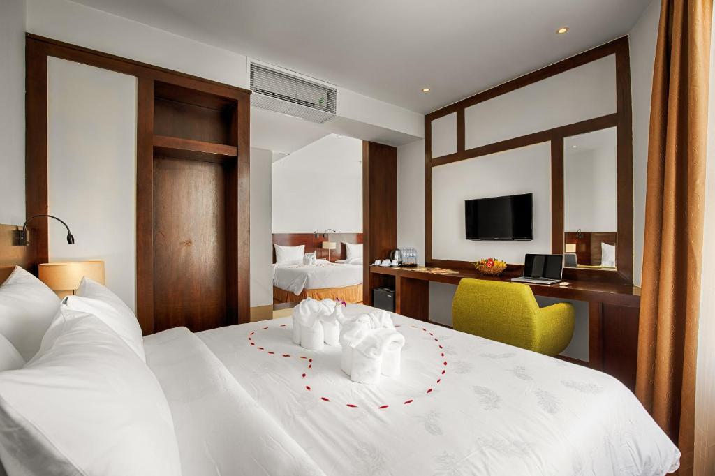 Sofia Suite Hotel & Spa Da Nang - Free 01 Draught Beer and 20-minute Spa per Room — photo 1