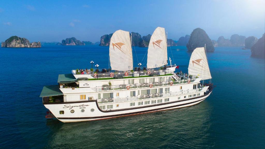 Signature Halong Cruise — photo 1