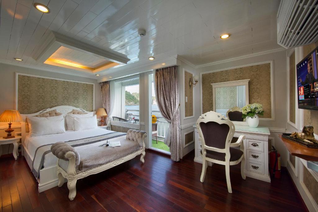 Signature Halong Cruise photo 2