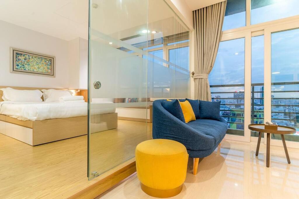 The Rixx Stylish in D1 at Ben Thanh with Netflix pool bathtub — photo 1