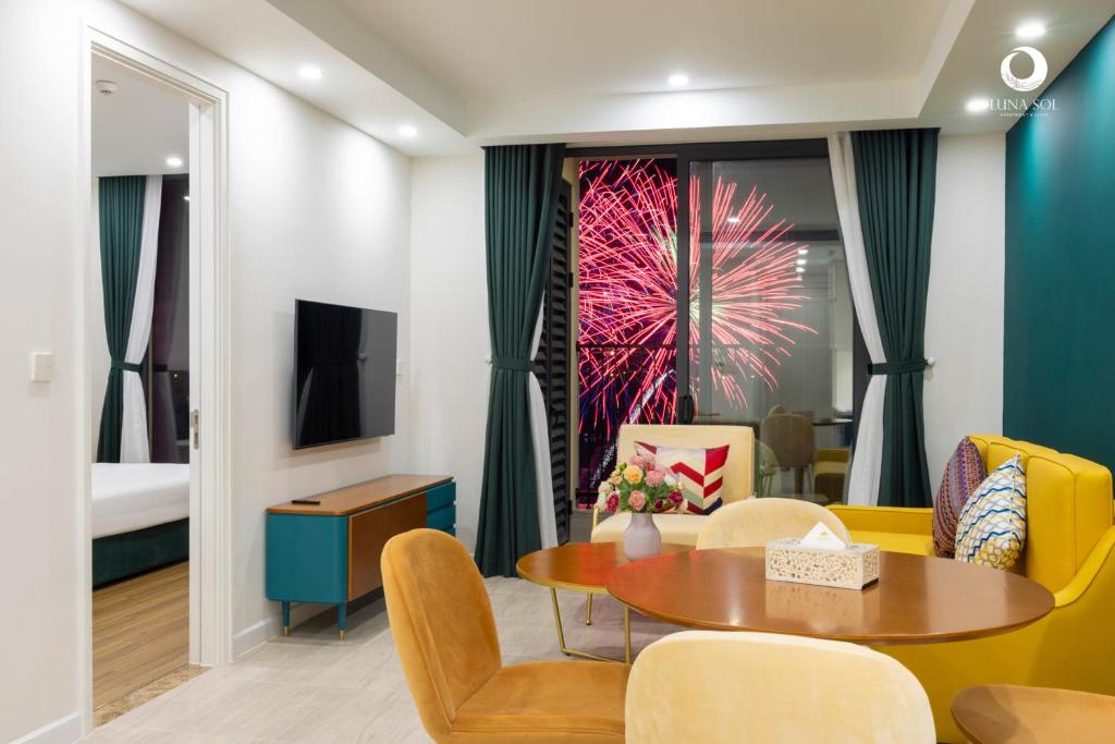 Luna Sol Apartment - Sunset & Firework Signature — photo 1
