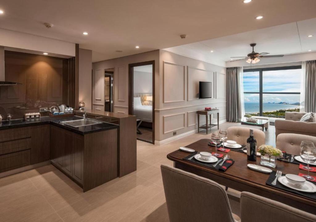 Sunrise Luxury Apartment with Ocean View — photo 1