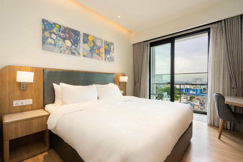 Zenity 3BR Condo: Luxury and Comfort in Quận 1 photo 2