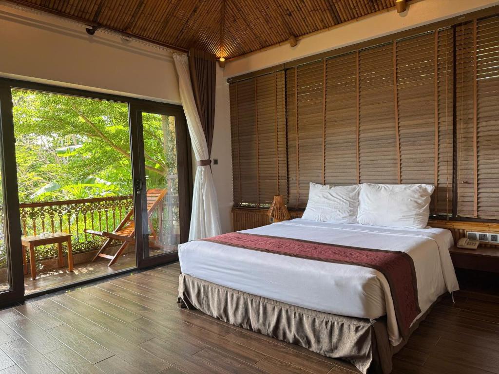 Coral Bay Resort photo 2