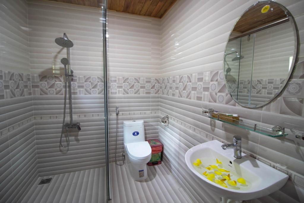 ღ Y Nghia at Ong Lang Beach ღ Coastal Haven with Home Cooked Bungalows ღ photo 3