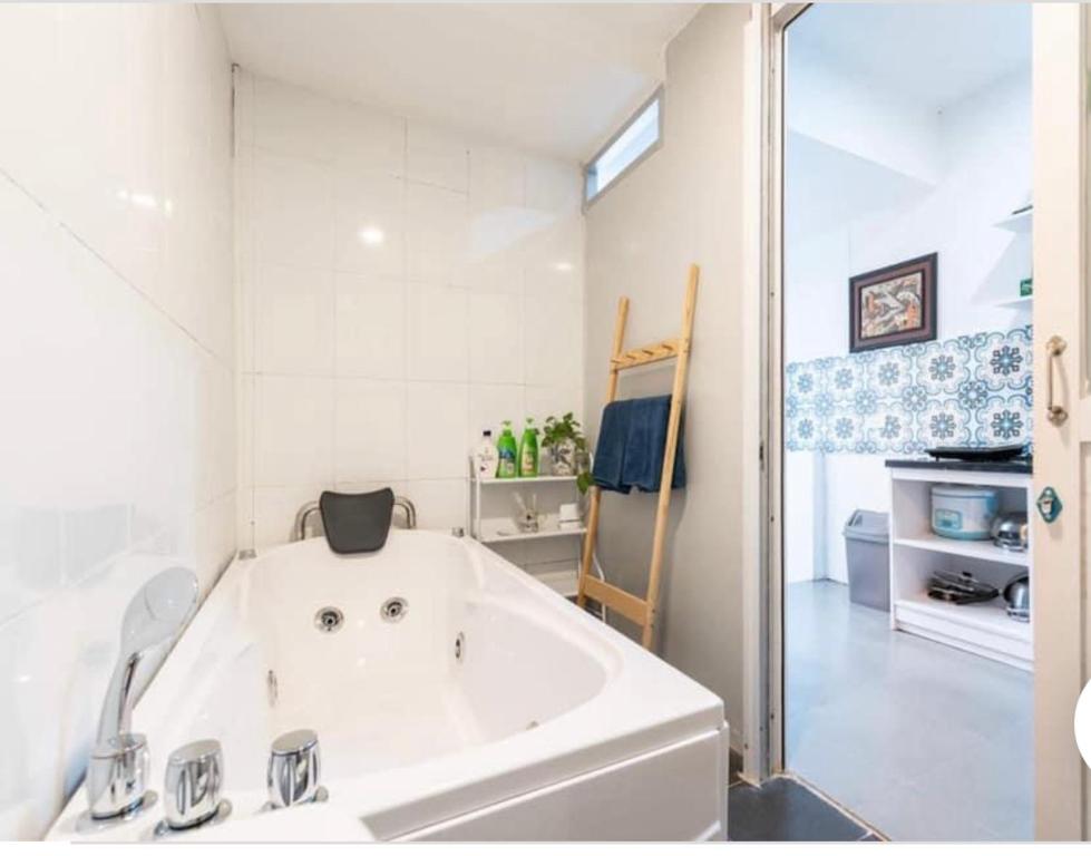 Worth Living Apt/Old quarter/ 5 paxs/ Bth/ 3mins to Hoankiem Lake photo 3