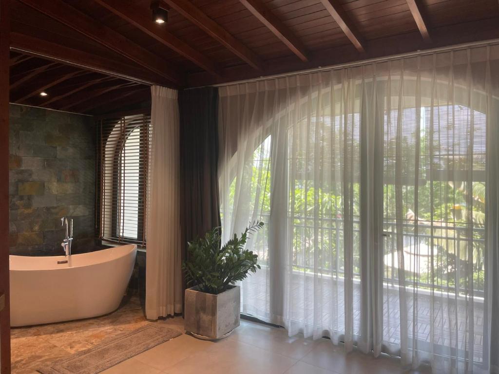 TROPICAL HOUSE RIVERSIDE RETREAT photo 3