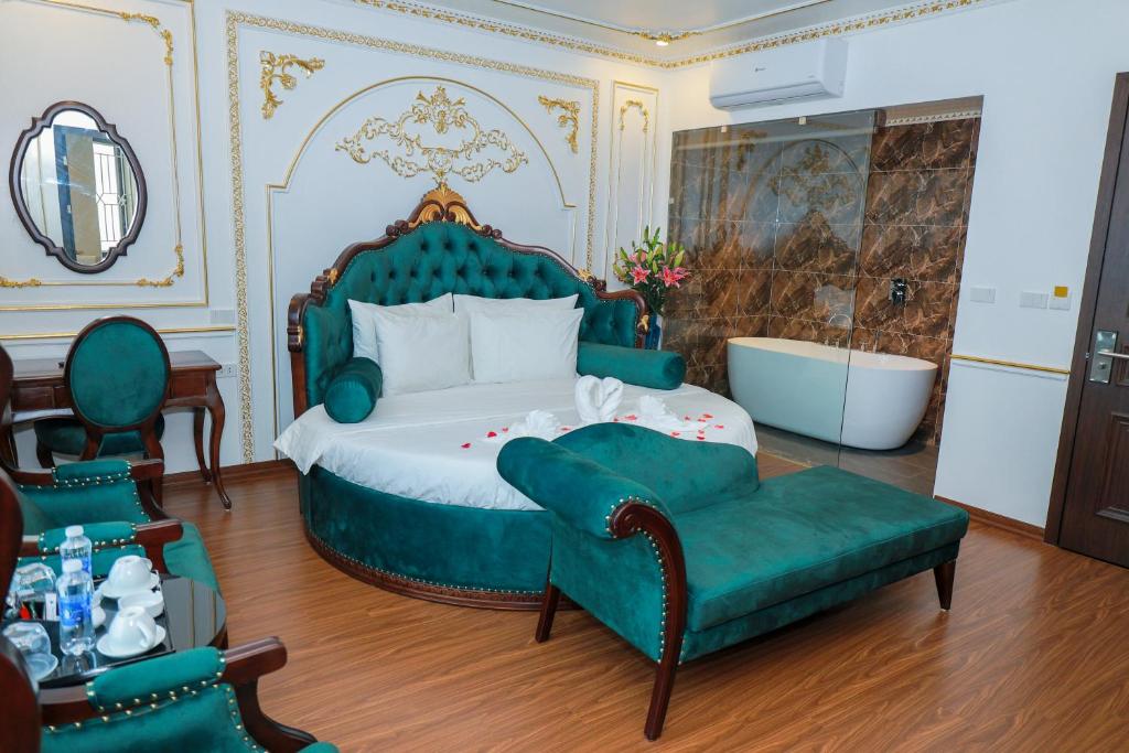 Royal Hotel Trâu Quỳ photo 2