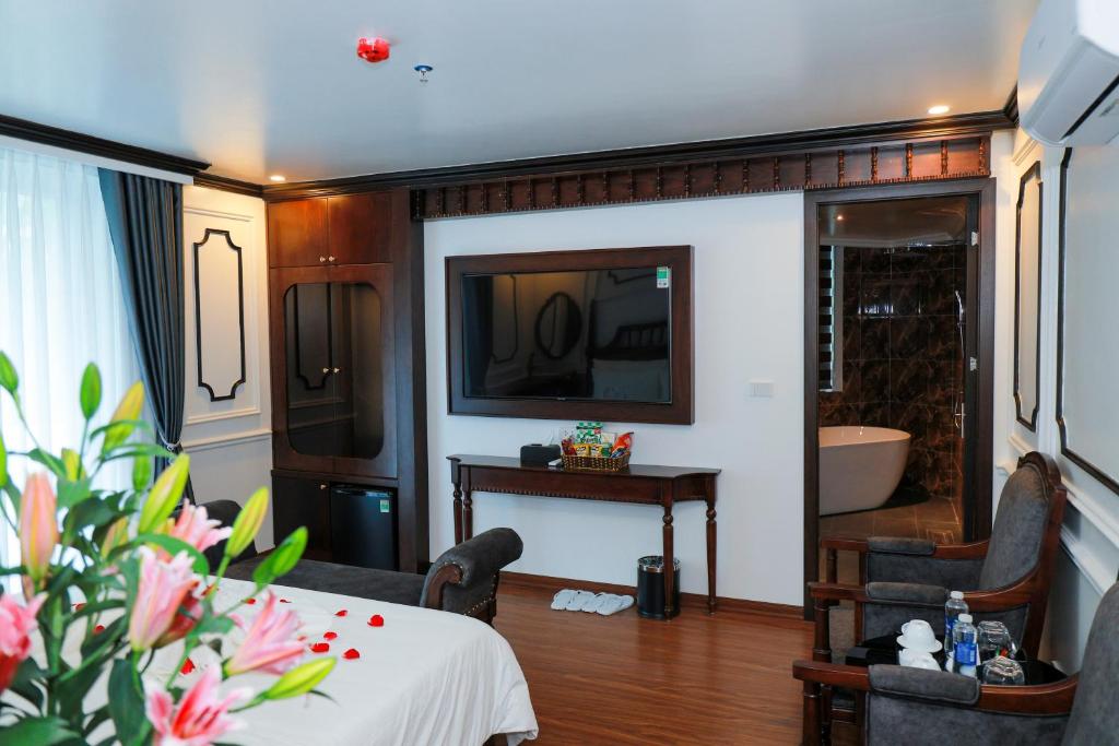 Royal Hotel Trâu Quỳ photo 3