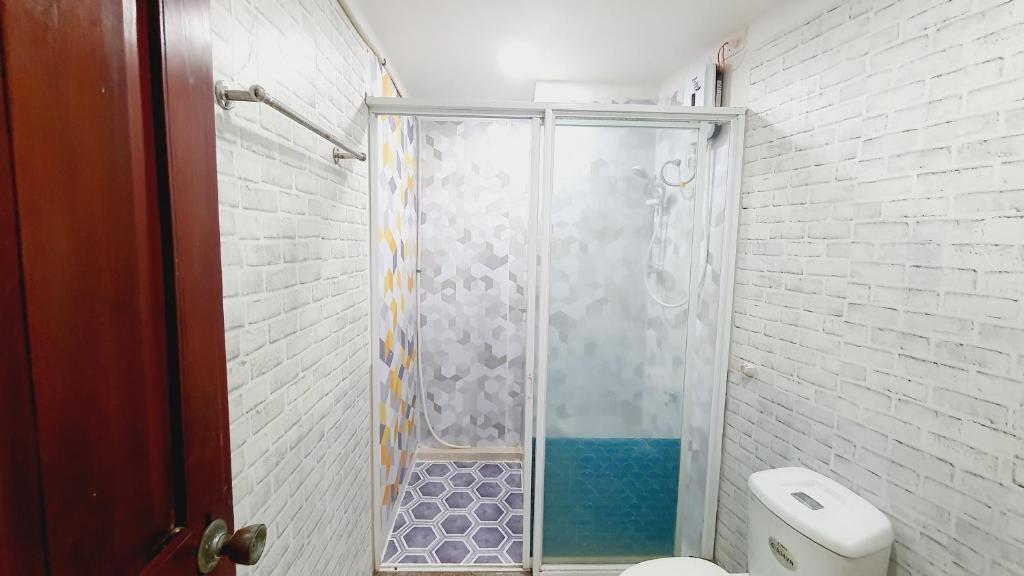 Apartment 402 photo 3