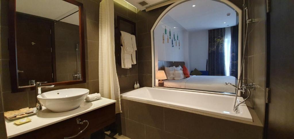 Santori Hotel Da Nang Bay photo 2
