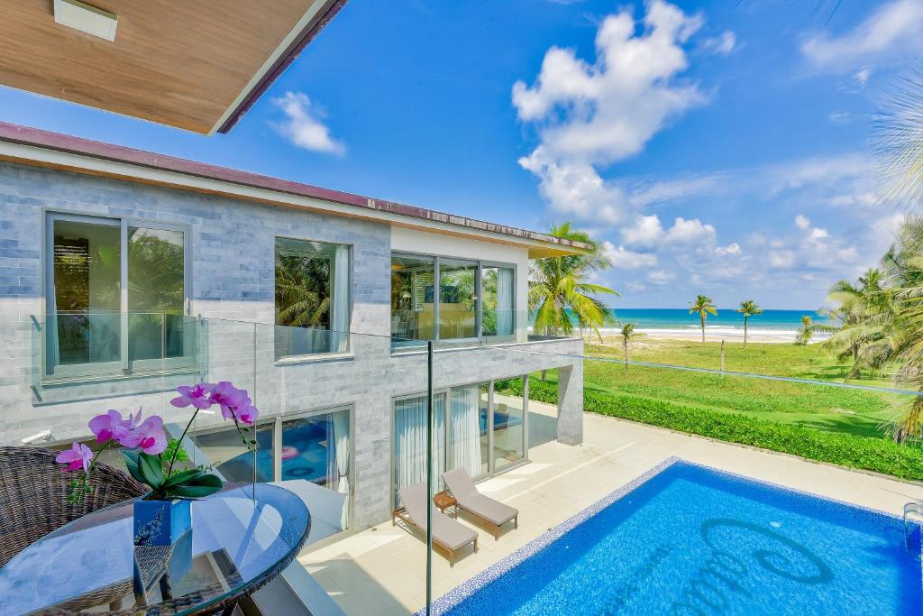 The Five Stars Villa 7 Bedrooms Beachfront photo 3