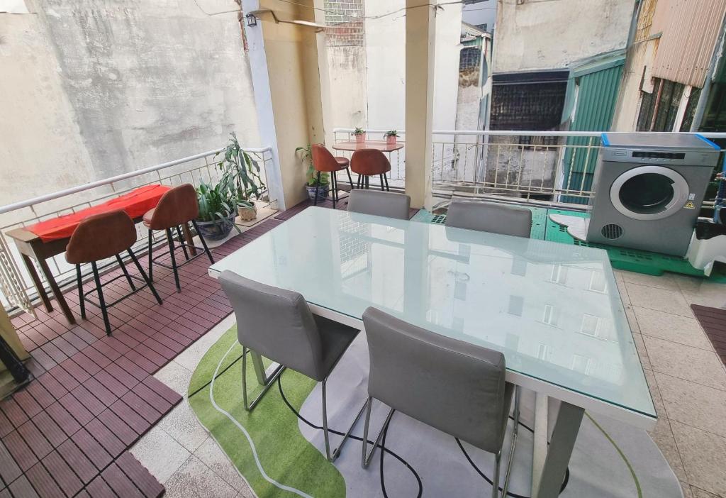 LushStay Retreat - Hanoi Train Street photo 3