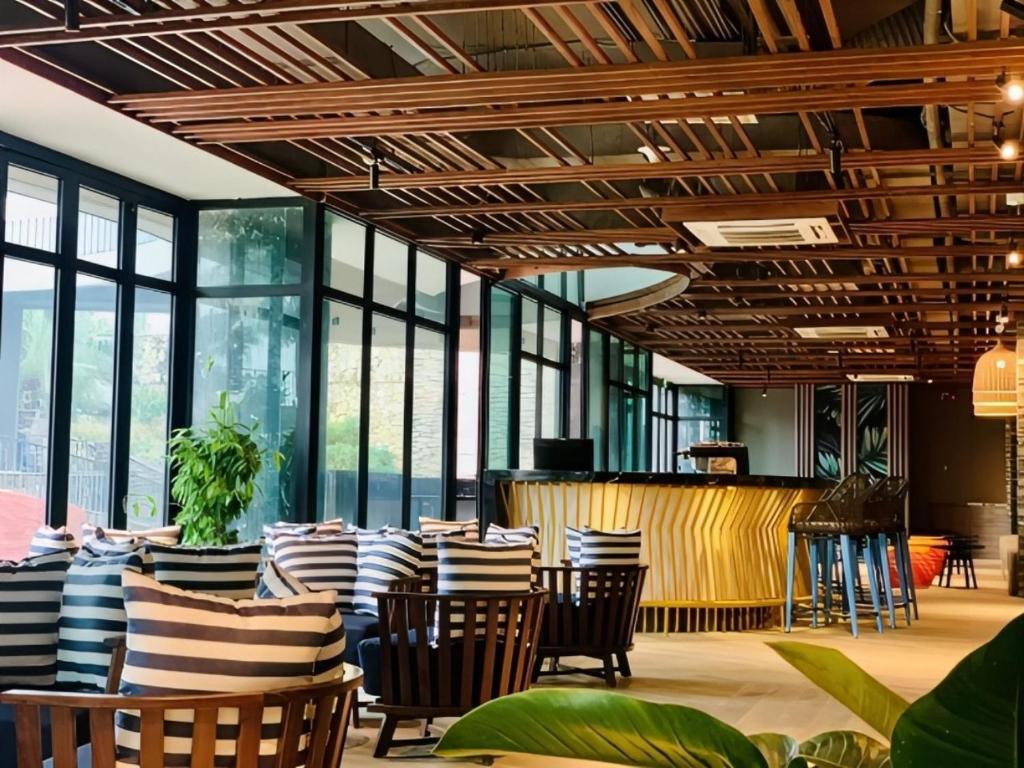 FLC Sea Tower Quy Nhon SeaView Condotel photo 3