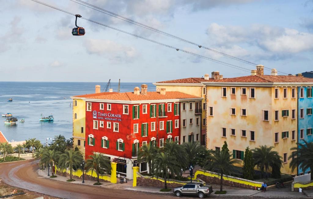 Times Corner Sorrento Hotel - Complimentary Sunset Town Tour 4pm to 5pm everyday — photo 1