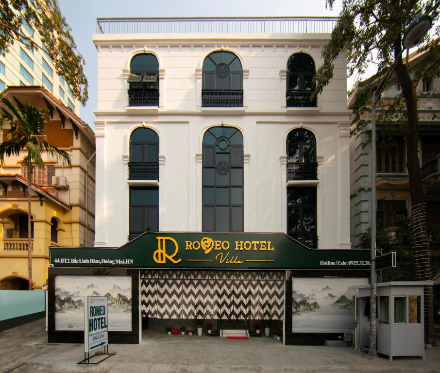 Romeo 2 Hotel - 44BT2 Bắc Linh Đàm - by BAY LUXURY — photo 1