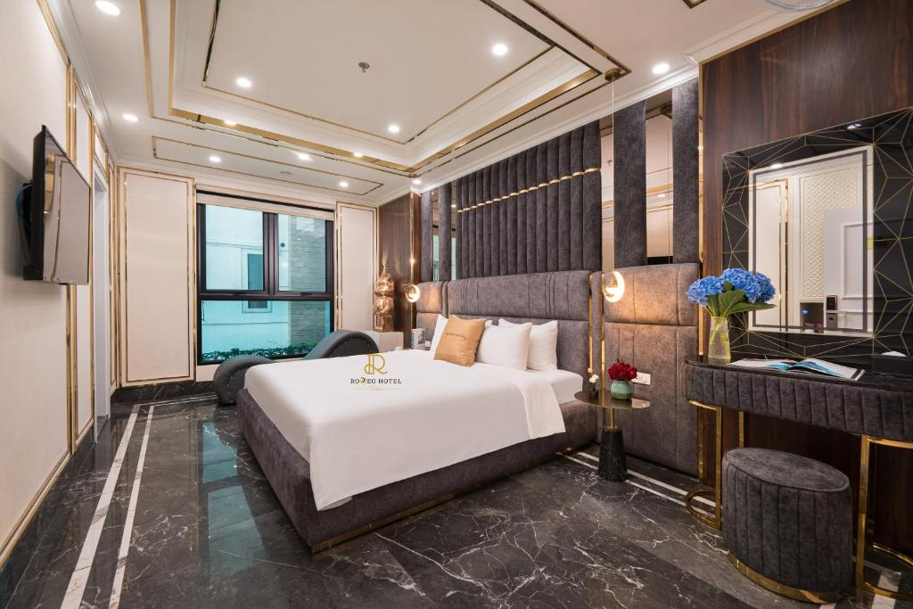 Romeo 2 Hotel - 44BT2 Bắc Linh Đàm - by BAY LUXURY photo 2