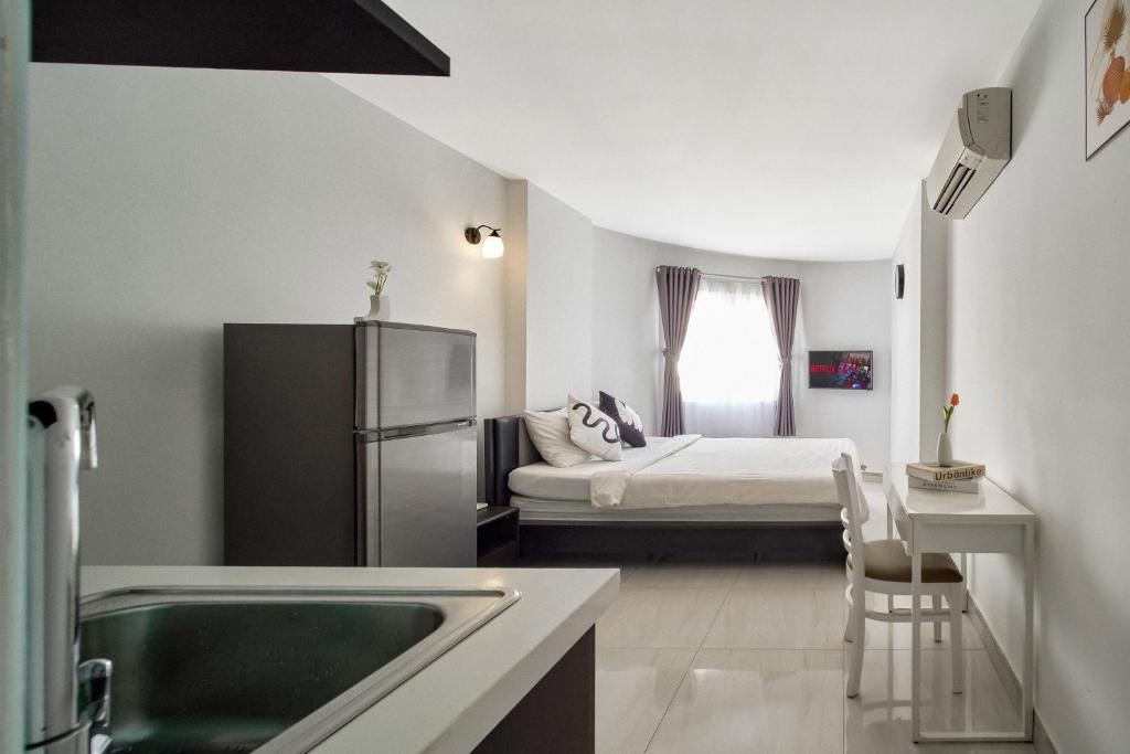 Tan Son Nhat Airport Apartment by SABAY photo 2