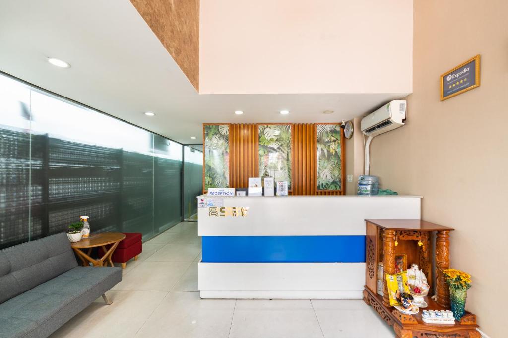 Tan Son Nhat Airport Apartment by SABAY photo 3