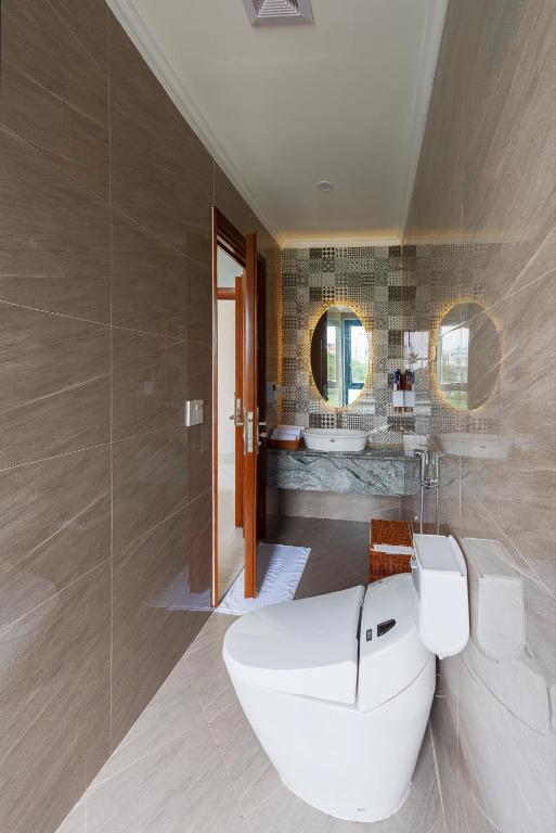 WHITE HOTEL photo 3