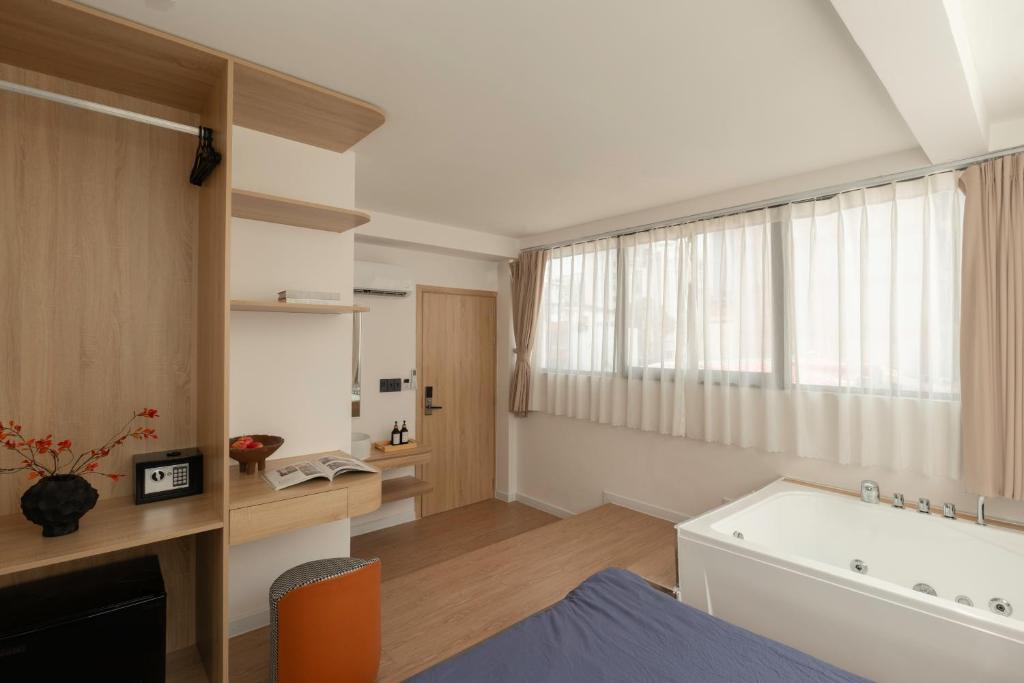 Zeus Living - City Central photo 3
