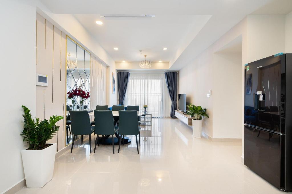 SOHO D1 - near Bui Vien — photo 1