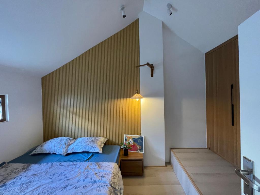 55 bước là tới HOUSE - 55 steps to go photo 2