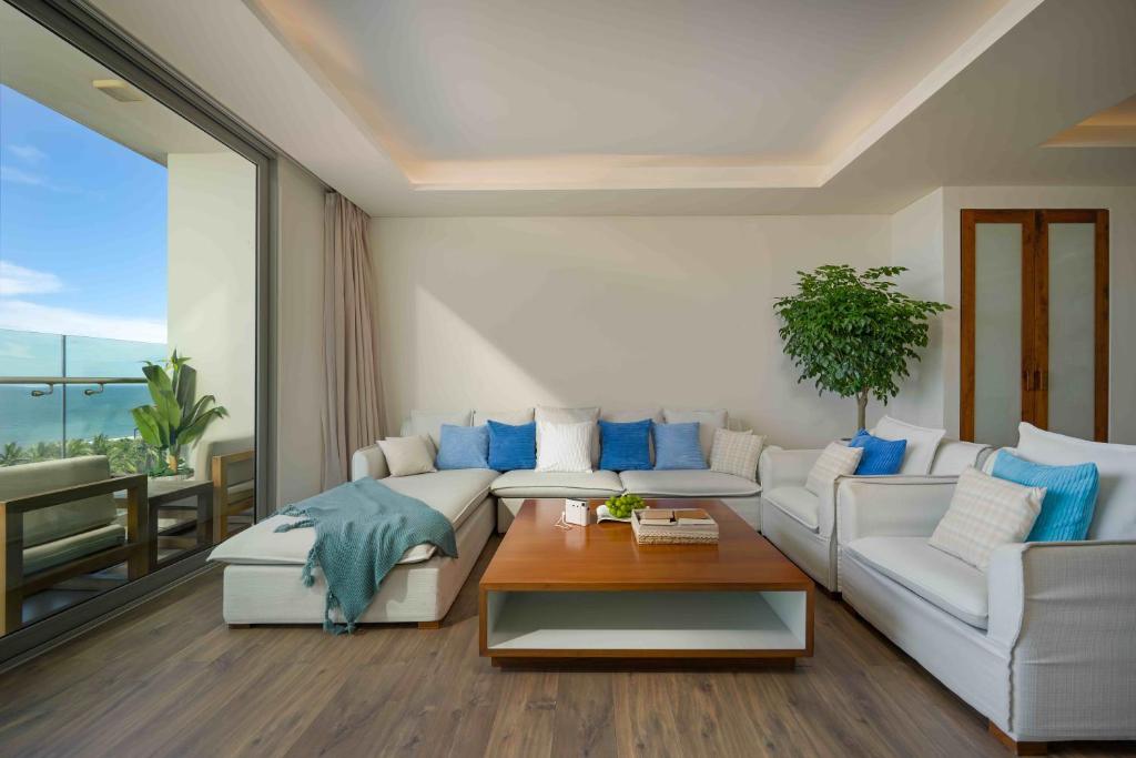 Stunning Apartments Across My Khe Beach ! Rooftop Pool & Gym — photo 1